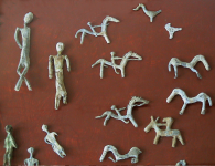 Hügelgräberfeld - Bleifiguren